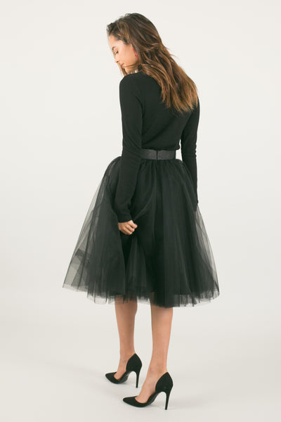 The Soft Wendy is perfect for the princess looking for the calming yet sophisticated look. Fully lined with a hidden back zipper All length is approximately 27". Model is wearing size Small - SWE2700 Black