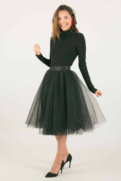 The Soft Wendy is perfect for the princess looking for the calming yet sophisticated look. Fully lined with a hidden back zipper All length is approximately 27". Model is wearing size Small - SWE2700 Black